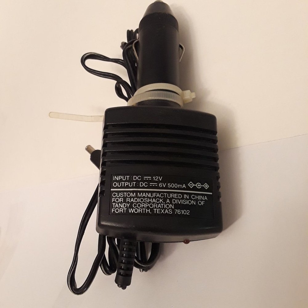 RADIO SHACK CAR POWER CHARGER & CABLE - INPUT = 12V - POWERS UP - 6 FOOT CORD